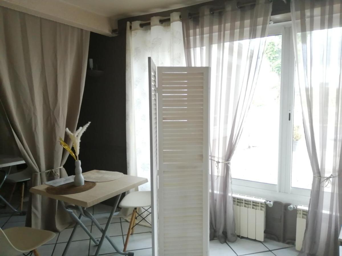 Les Chambres De La Gare 谢尔河畔努瓦耶 外观 照片